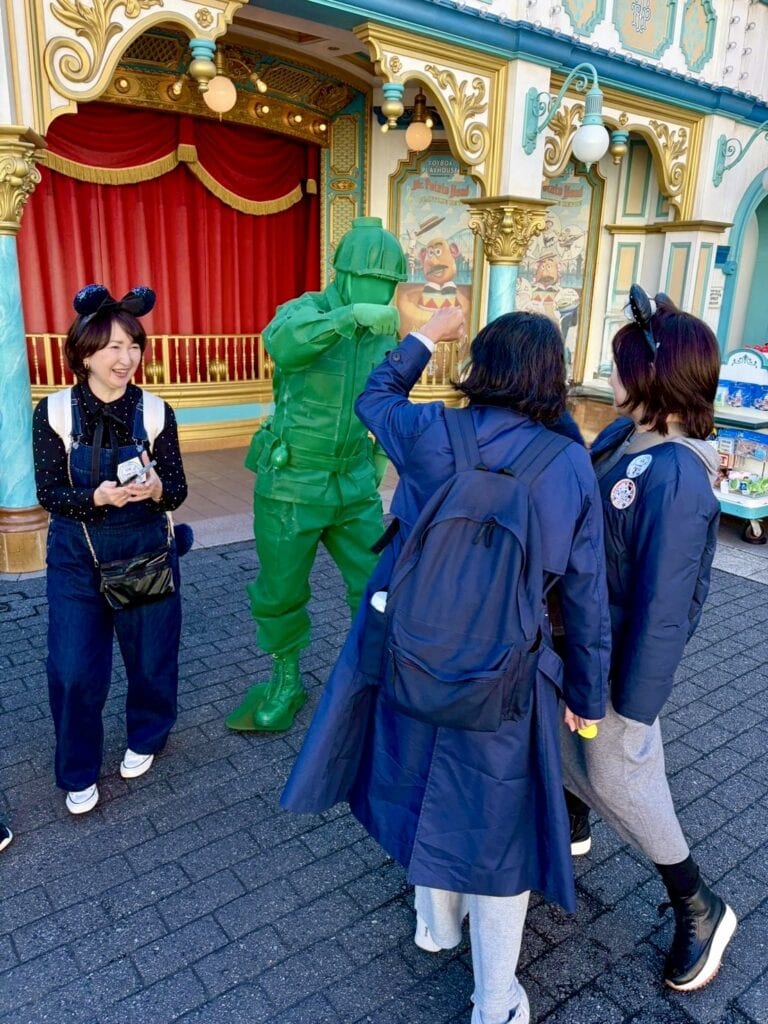 60代ライフスタイル】40年来の友人たちといざ！還暦ディズニーを満喫