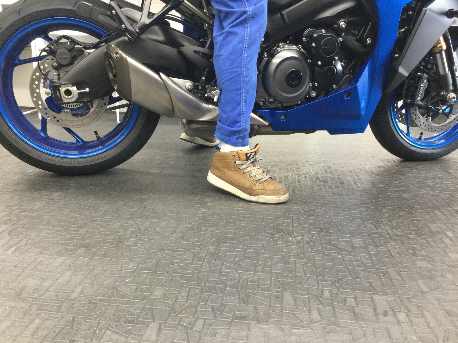 GSX-S1000GT ローシート作成しました。 | スズキワールド葛飾