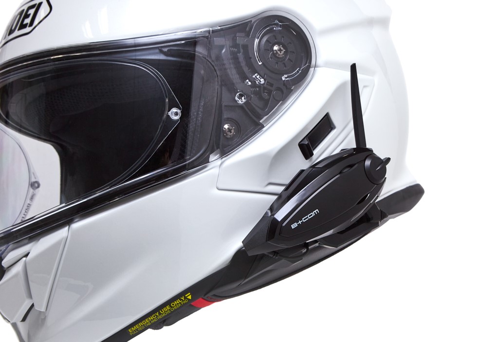 B+COMが美しくジャストフィットして快適に操作できる SHOEIヘルメット